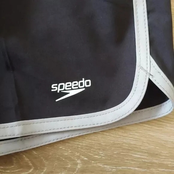 Speedo-Men's 5.5" Swim Shorts Trunks Swimwear 3 Pockets Hidden Zip UPF 50+ Black - Picture 8 of 9